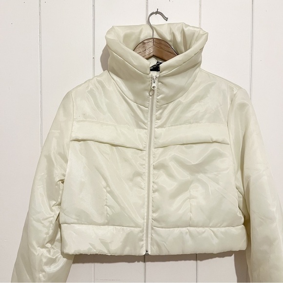 Unique Off White Cropped Puffer Coat. Size Large. - Picture 2 of 9